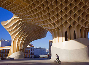 膜结构与木结构的艺术杰作西班牙蘑菇伞广场