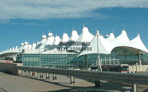 丹佛国际机场膜结构顶棚高点规划颇具美感