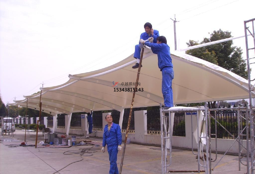 甘南商业广场雨棚搭建