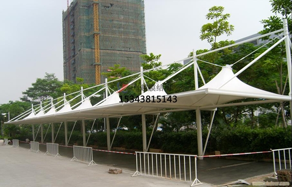 新疆商业广场雨棚搭建