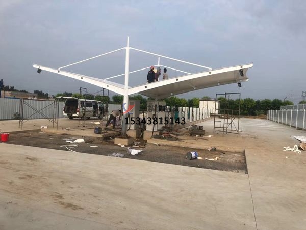 新疆充电站雨棚施工