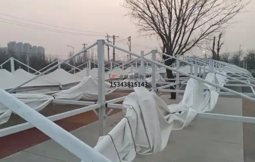 设计雨棚使用PVDF膜结构有优势吗